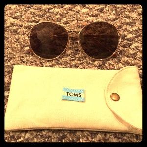 TOMS Brand sunglasses Round frames